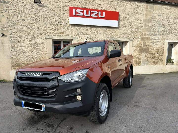 Nos 4x4 ISUZU sont préparés pour offrir la puissance et la performance requises dans le rallye féminin.
